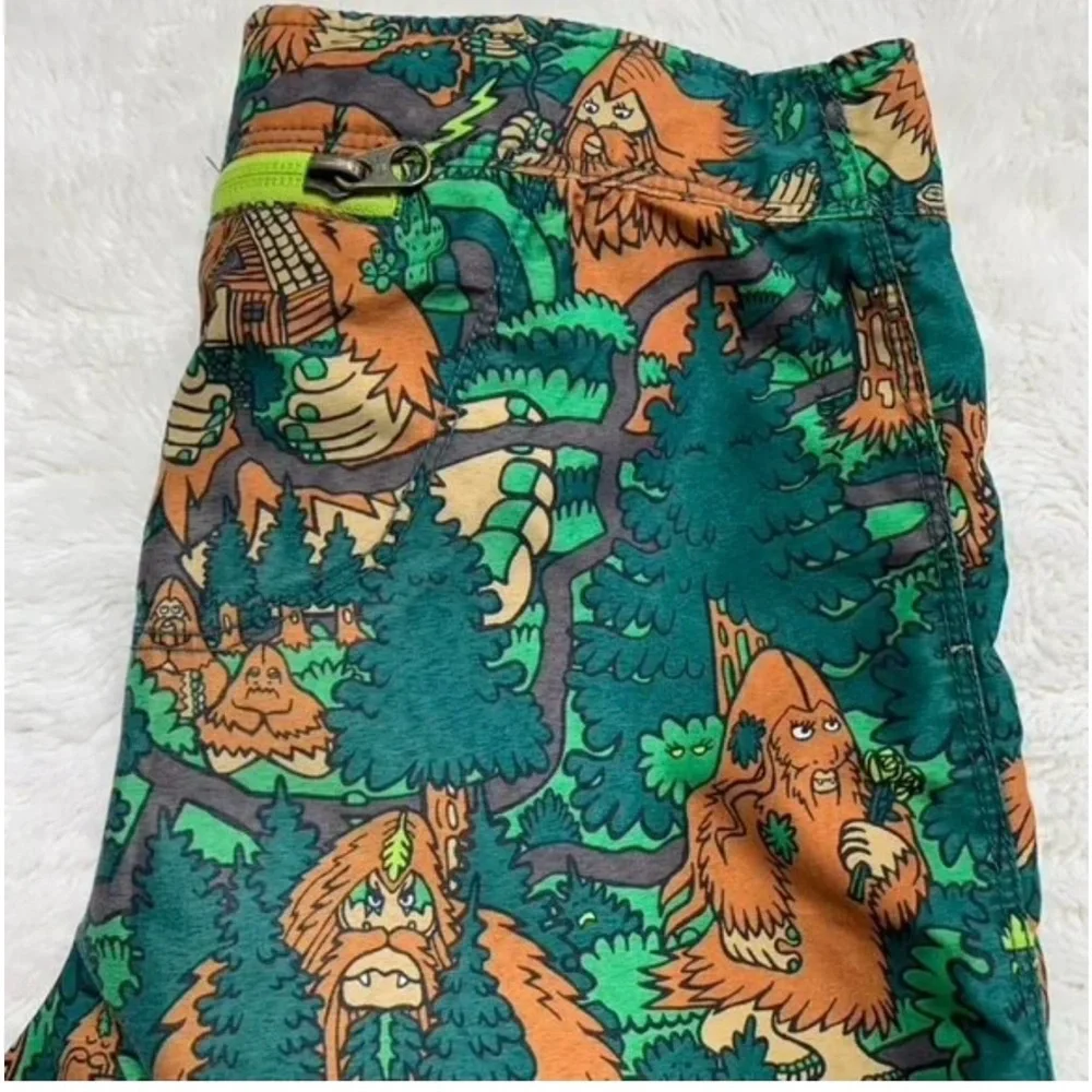 The North Face Boy's Green Bigfoot Caveman Swim Trunks Shorts Size Medium 10/12